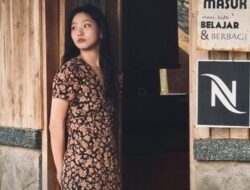 3 Potret Kim Go Eun Berjalan Ke Garut, Asyik Nongkrong Ke Coffee Shop