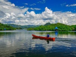 8 Danau Terindah Hingga Indonesia, Pemandangan Alamnya Eksotis