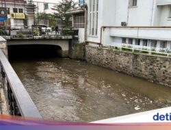 Sisi Gelap Cikapundung Riverspot: Bau Pesing-Air Berwarna Cokelat