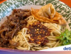 Slurpp! Mie Rumput Laut ala Bandung Di Topping Beef Slice yang Juicy