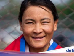 Perempuan Ini Cetak Catatan Pendakian Tercepat Gunung Everest