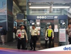 Besi Proyek Kejagung Jatuh Di Lintasan MRT, Tidak Ada Korban Jiwa