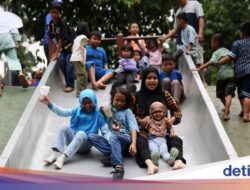 Potret Keramaian Tebet Eco Park Pada Libur Waisak