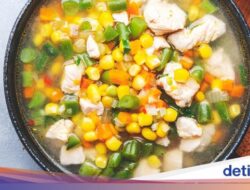 Resep Sup Ayam dan Sayuran yang Berkaldu Gurih dan Bahannya Sederhana