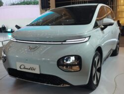 Harga Resmi Wuling Cloud EV Diumumkan Rp398 Jutaan