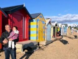Yang Unik Di Melbourne: 82 Kardus Indah Di Pantai