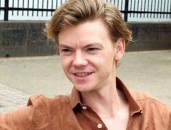 5 Sinema yang Dibintangi Thomas Brodie-Sangster, Populer dan Ikonik