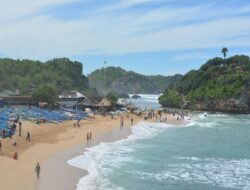 5 Pantai Terindah Di Yogyakarta, Air Lautnya Biru Kehijauan