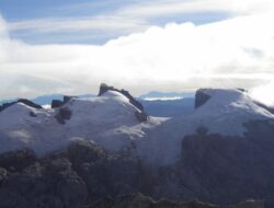 5 Tempat Wisata Bersalju Hingga Papua, Mirip Seperti Luar Negeri