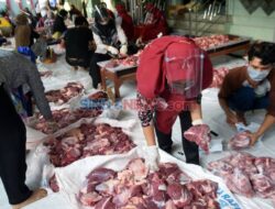 7 Tips Membersihkan Daging Kurban Agar Tidak Bau dan Aman Dikonsumsi