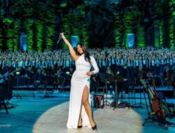 Anggun Sukses Gelar Pentas Musik Di Situs Warisan Dunia UNESCO, Diiringi Lebih Di 2.000 Paduan Suara