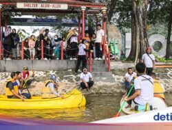 Asyiknya Main Perahu Di Kali Cisadane Tangerang