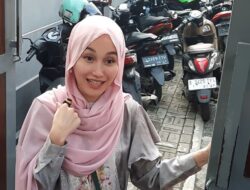 Ayu Ting Ting Tak Ikut Salat Iduladha, Sibuk Jaga Keponakan