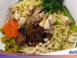 Bakmi Topping Ayam Charsiu yang Viral Hingga Pujasera Blok M