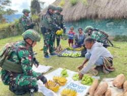 Borong Hasil Petani, Upaya TNI Sejahterakan Komunitas Papua