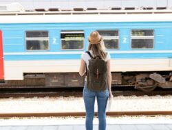 Buat yang Pertama Kali Naik Kereta, Jangan Bingung! Ini Tips Traveling Bersama Kereta