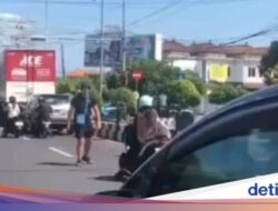Viral Cowok Bule Pukul Pemotor Cewek Sampai Jatuh Ke Jalanan Bali