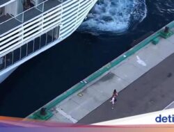 Remaja Naik Kapal Pesiar Duluan, Tinggalkan Orang Tua yang Sibuk Belanja