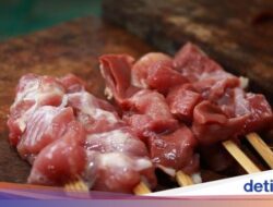 Anak-anak Makan Daging Kambing, Amankah? Ini Pesan Praktisi Medis