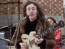 Gitar John Lennon Terjual Rp47 Miliar, Termahal Kelima Di Dunia