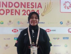 Guru SD Surabaya Terpilih Dari Sebab Itu Hakim Laga Lapangan Badminton Evenbesar Paris 2024