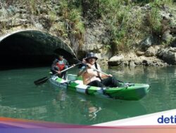 Main Kayak Susuri Mangrove Dusun Rangko