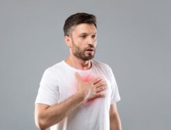 Kenali Perbedaan Nyeri Dada Lantaran GERD dan Penyakit Jantung