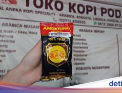 Di Pasar Gede Solo Bisa Ngopi Di Toko Podjok yang Eksis 3 Generasi