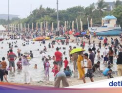 Liburan Sekolah, Pengunjung Padati Pantai Ancol