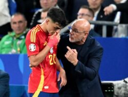 Luis de la Fuente Semringah Spanyol Lolos Hingga 16 Besar usai Bungkam Italia