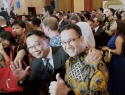 Momen Ridwan Kamil Merangkul Anies Baswedan