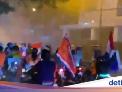 Euforia Warga Indonesia, Pawai Ikut Rayakan Kemenangannya ‘Timpilihan Pusat’