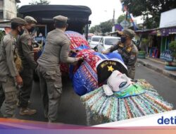 2 Wajah Berbeda Ondel-Ondel, Ikon Jakarta tapi Mengamen Di Jalanan