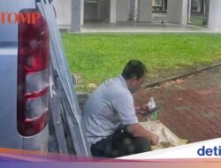 Pria Ini Terpaksa Makan Ke Pinggir Jalan, Alasannya Bikin Iba!