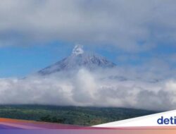 Gunung Semeru Sangat Aktif Lagi, Erupsi 12 Kali Bersama Dini Hari