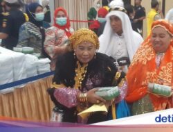Kebiasaan Tahunan Warga Bugis, ‘Blink-blink’ Di Pulang Haji