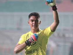 Penjaga Penjaga Gawang Teguh Amiruddin Resmi Pisah Bersama Arema FC