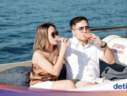 Romantisnya Gritte Agatha dan Suami Di Makan Hingga Kapal