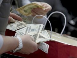 Uang Negara Indonesia Makin Lemah, Pengusaha Was-was Biaya Usaha Lebih Mahal