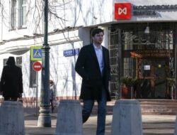 Rusia Balas Hukuman Politik Terbaru AS, Putin Bekukan Matauang Asing dan Euro Ke Bursa Moskow