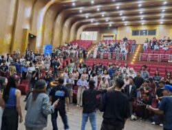 Seru! Cara Peserta Audisi Indonesian Idol XIII Di Semarang Usir Bosan Pada Mengantre