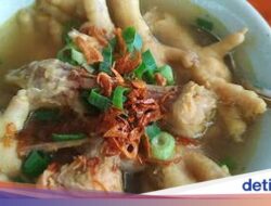 Makan Siang Soto Ceker Berkuah Kaldu Gurih Rp 15 Ribuan Hingga SIni!