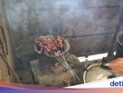 Murah Banget! Di Warung Legendaris Ini Ada Sate Kambing Rp 13 Ribu