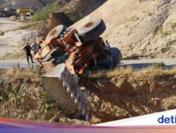 Curi Ekskavator Di Mabuk, Turis Nyungsep Di Galian Tambang