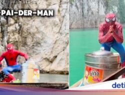 Unik! Ada ‘Spider-Man’ Jualan Es Krim Ke Atas Perahu