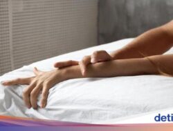 Tak Melulu Bibir, 7 Zona Erotis Pria Ini Juga Wajib Disentuh