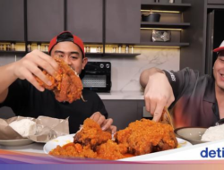 Ngeri! Tanboy Kun Mukbang Ayam Berlumur Sambal Bareng Jefri Nichol