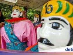 Yuk, Intip Pembuatan Ondel-ondel Di Setu Babakan