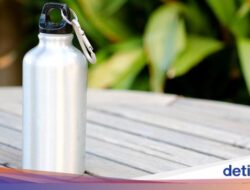 Botol Minum Sebaiknya Dicuci Berapa Hari Sekali? Ini Kata Pakar