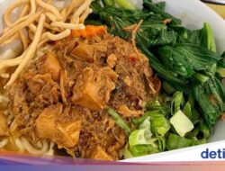 5 Mie Ayam Paling Enak Di Tebet, Ada yang Terkenal Dari 1970an!